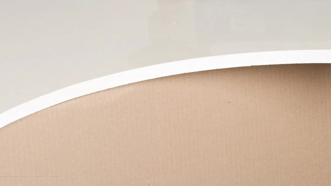 Close-up of a curved Caesarstone thermoformed quartz surface showcasing a smooth seamless edge.